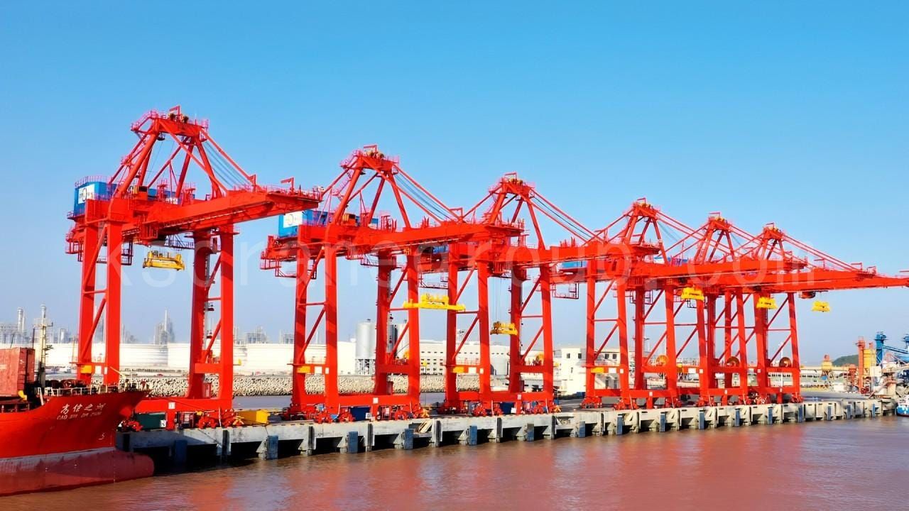 Derek Gantry Penanganan Kontainer dari Kapal ke Pantai