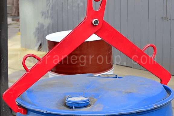 Vertical oil drum lifting clamps