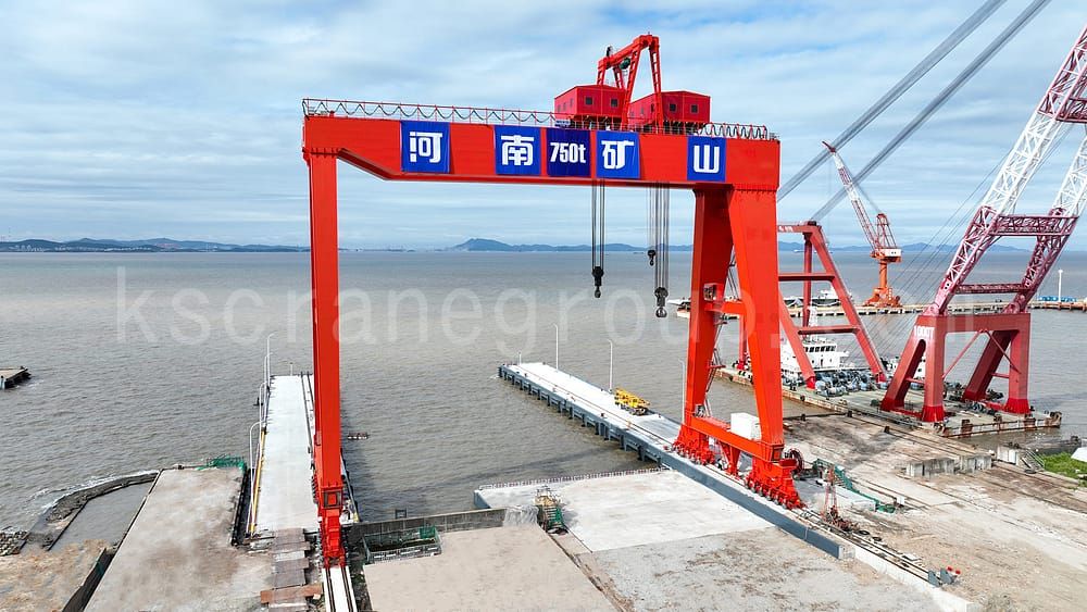 ton double girder gantry crane terletak di dermaga dengan bentuk troli ganda