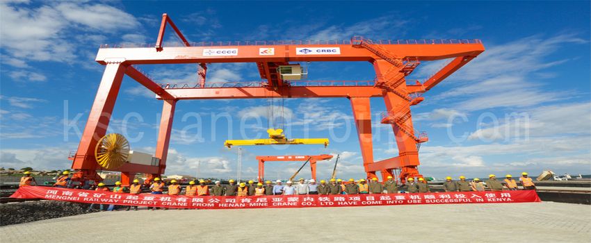 Kenya SGR Nairobi do Mombasa železniční železniční kontejnerový portálový jeřáb 1